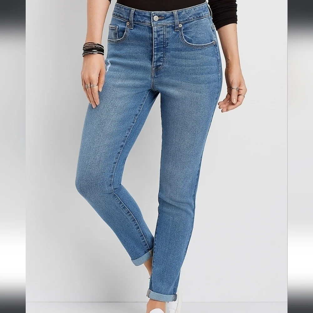Maurices Vintage High Rise Light Wash Girlfriend Jean Sz 0 REGULAR Button Fly